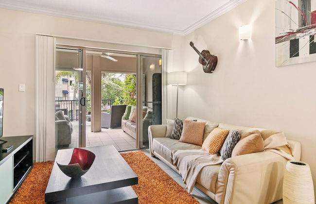 Pool view two-bedroom apartment - Foto 9