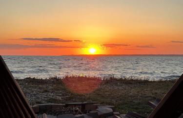 Waterfront Designer Retreat! Stunning Sunsets! Less than 5 minutes to the beach! - Foto 8