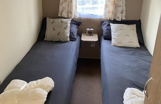 Caravan - Sleeps 6 - Parking, Pool, Facilities - Foto 4