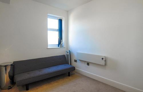 Zeenat Central Bury - Modern 2BR with Free Parking Sleeps 6 - Foto 11