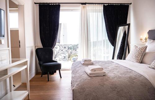 Elegant Hvar town villa with pool - Photo 27