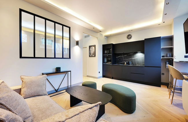 Elegant Home Close to the Eiffel Tower - Photo 9