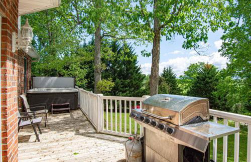 15 Minutes to Asheville! Spacious 7BR Luxury Home | Pool | Hot Tub | Game Room - Foto 72