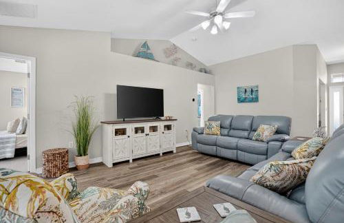 Spacious 4BR Retreat with Heated Pool & Spa home - Foto 12