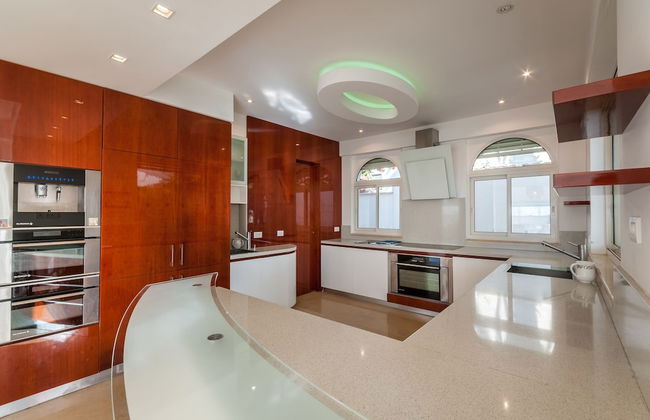 Luxurious Villa with great location - Foto 29