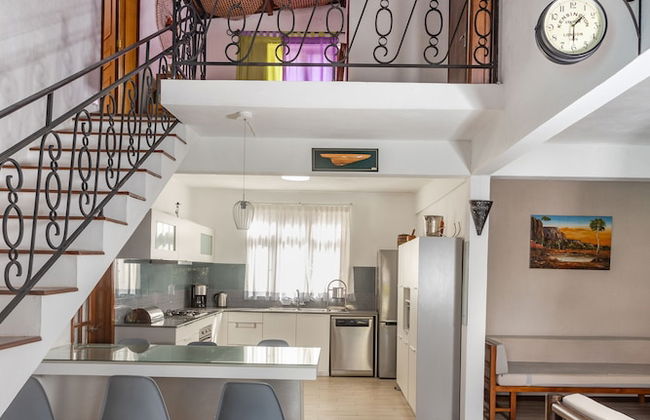 Villa with Heated Pool - Photo 12