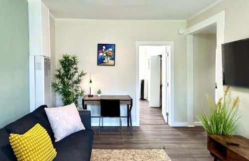 Modern Deluxe Kitchen, King Bed, Laundry, DT Renton close to Valley Med & SeaTac - Foto 2