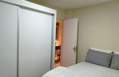 Apartamento, 2 quartos, claro, alto,garagem,piscina todo novinho mobiliado, coração do Fonseca - Foto 3