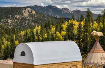 Enjoy a "Weekend in the Wild" in a Conestoga Wagon - Foto 17