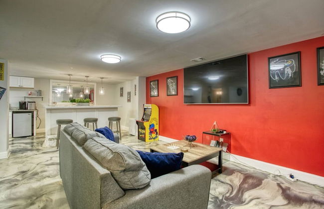 Lrg 5BR 5BA Home w 10 Beds Pool Hottb Gamerm2 - Foto 1