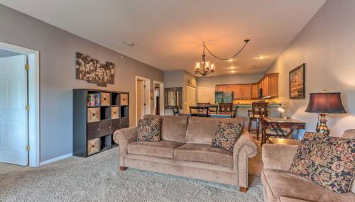 Lake and Poolside Fun! Water-View Camdenton Condo - Foto 5