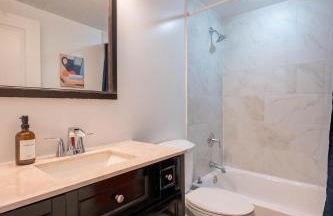 Spacious US Capitol 3BR Apartment with Free Parking - Foto 13