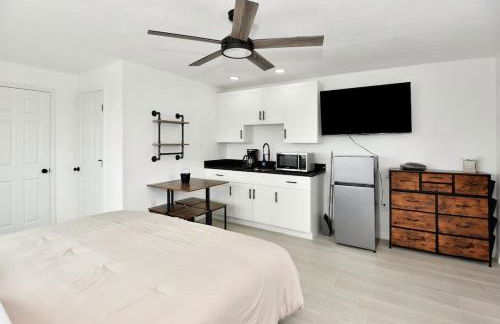 Breathtaking King Suite #9 Steps to Daytona Beach - Foto 3