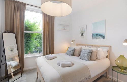 Clapham South Surprise - Photo 19