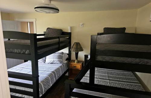 Beautiful Cottage Nestled Amidst Trees in Wellston, Michigan - Foto 12