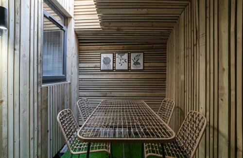 Cozy Vibes Refined 2BR Flat - Photo 23