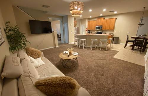 Beautiful home with a huge pool! - Foto 50