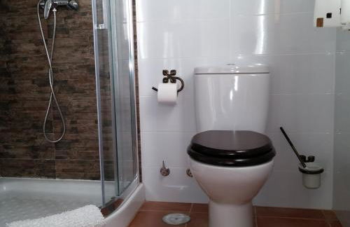 Cottage in Navas de Estena with Pool & Jacuzzi - Photo 33