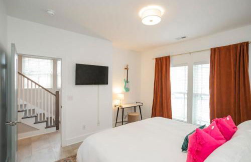 Roof Deck Grill VIEWS 2 Miles from Broadway - Foto 10