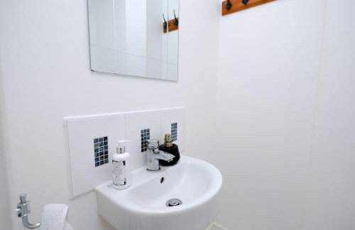 Cozy Place in Salford, Sleeps 8, 4 Bedroom, 5 Beds - Foto 45