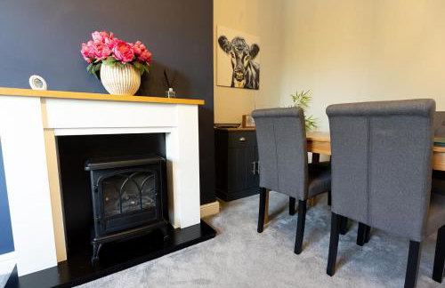 LITTLE RED HOLIDAY HOME - 2 Bed House with Free Parking within West Yorkshire, local access to the Peak District - Foto 21