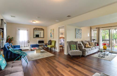 Lakefront Pocono Retreat w/ Hot Tub & Movie Hub - Foto 27