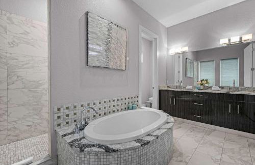 Luxury 6BR Villa w Pool & Cinema 4mi to Disney - Foto 55