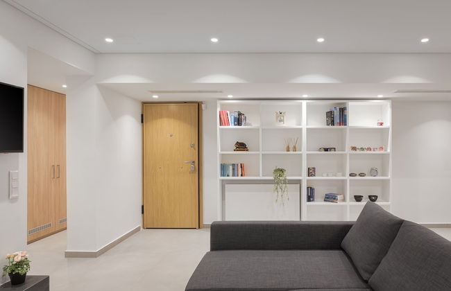 Athenian Riviera Secluded Apartment - Photo 18