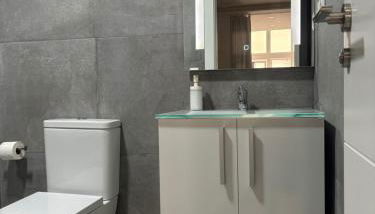 ESTUPENDO PISO a 3 min ESTACIÒN DE TREN MARIA ZAMBRANO Y BUS - Photo 4