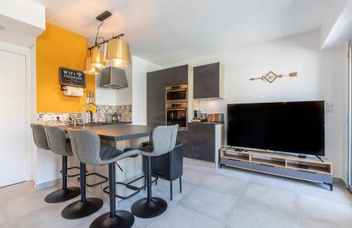 LB Vacation Rentals I Cannes Center, Renovated Apartment with Balcony, Ideal for Holidays or Congress! - Photo 6