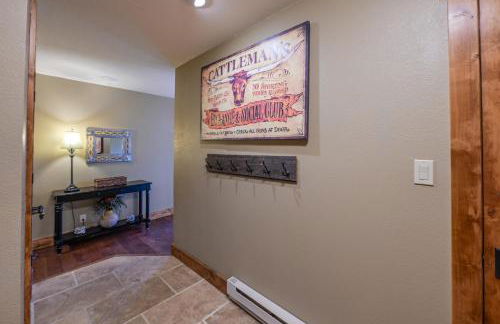 5th Floor 2BD 2BA Condo with Magnificent Views - Foto 29