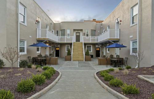 Modern King Bed Suite with Free Parking - Foto 3