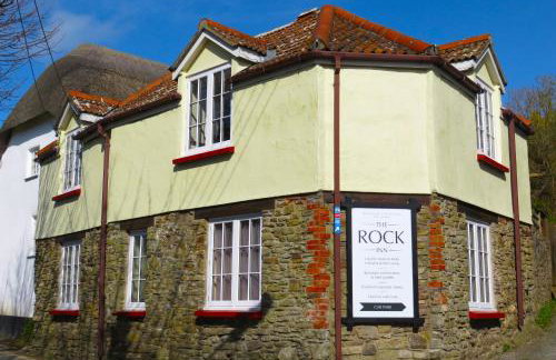 The Old Stores, a Grade II listed cottage in the delightful village of Georgeham, is ideal for beach, surfing, walking & cycling holidays - Foto 1