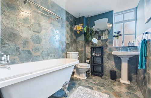 #54 The Balti Cottage Apartment - Sleeps 5 - Close to Kingsbury Water Park - " Perfect for Contractors and Families - Free parking" - Foto 9