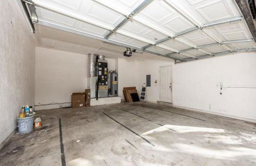 Your UF Getaway: 1 Block from Campus - 4 BD Haven - Foto 32