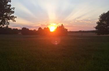 Biały domek nad stawem - Foto 19