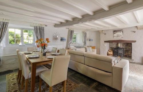 Putsborough Manor 3 Self Catering Cottages with Beach a short walk, dog friendly all year, On site Tennis, Play Area, Paddock, Spa baths, BBQ, Private Gardens, Superfast WIFI - Photo 54