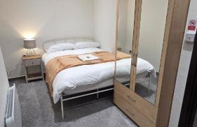 Modern 2-Bed High Spec Flat Apartment in Town Centre - Foto 8