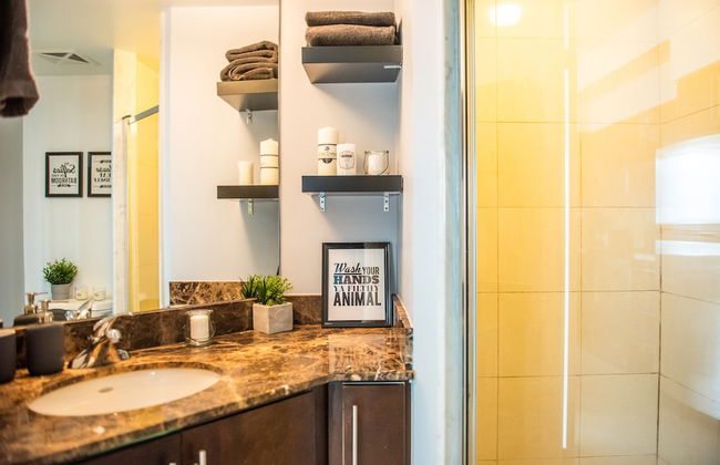 QuickStay CN Tower View Condo in Fort York - Foto 68