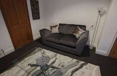 Brighouse 2 bedhouse central contractors welcome - Foto 24