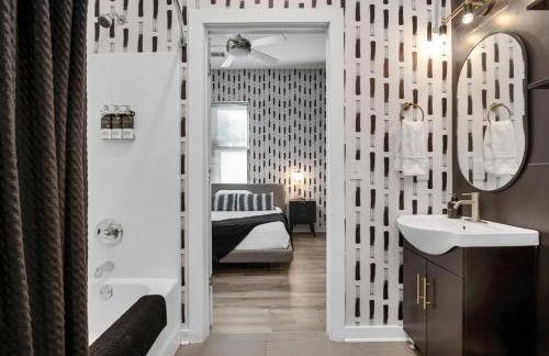 Walk to Vanderbilt and Belmont - Shuffle Board and Free Parking - Foto 10