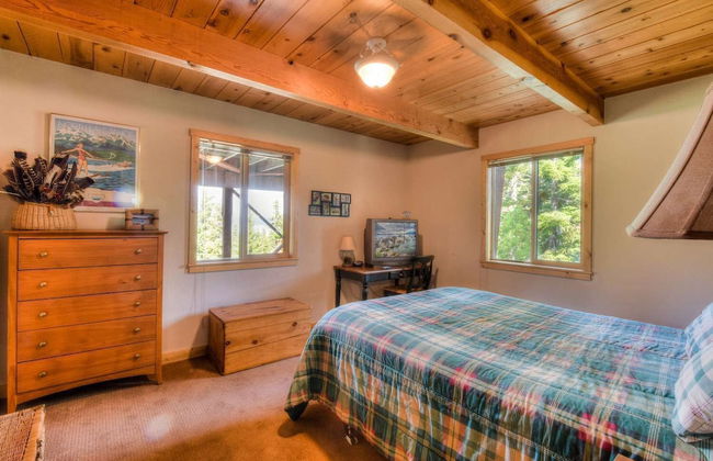 Chamberland Getaway Lake Views w/ Deck! - Foto 3