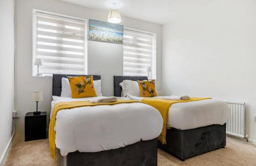 Stylish 3-Bed Home - 5 min walk to ExCeL - Free Parking - Near O2 & Canary Wharf - Photo 12