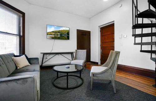 Victorian Cozy Retreat Steps to Cleveland Clinic - Foto 15