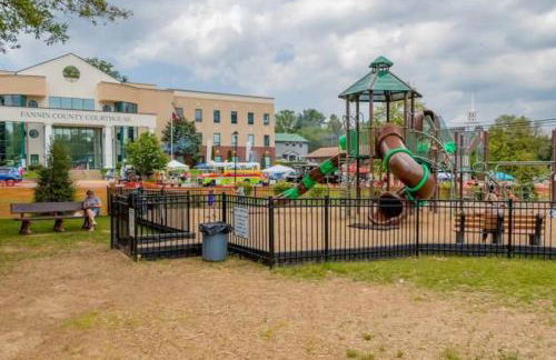 King Bed Bungalow Just Feet from Historic Main Street - Foto 32