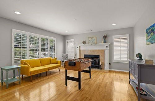 French Country Charm with Pool and Mountain Views - Foto 58