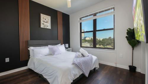 Stylish 2BR w Pool,Gym,Prking-Near Rvrwalk & Dome - Foto 2