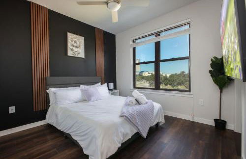 Stylish 2BR w Pool,Gym,Prking-Near Rvrwalk & Dome - Foto 2