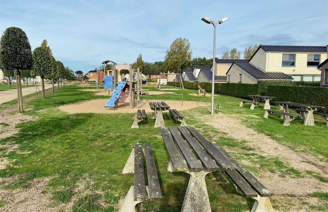 Stylish Westende Getaway - Photo 28