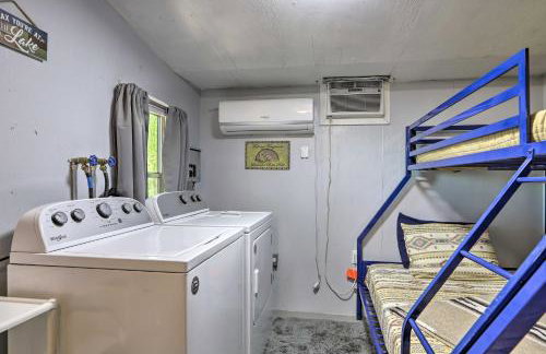 House with Dock and Slide Situated on Lake Sinclair! - Foto 21